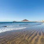 Home2book Sea Side شقة