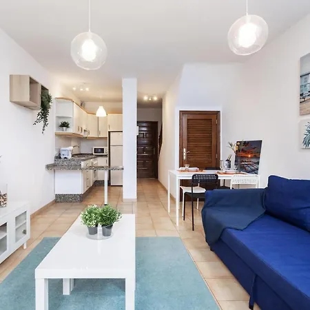 Home2book Sea Side شقة