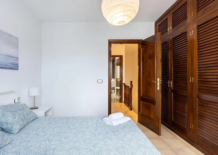 Home2book Sea Side *